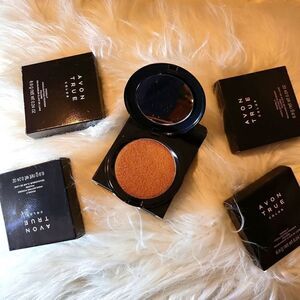 Moonlit highlighting powder, in topaz,..my favorite bronzer,ordered to many